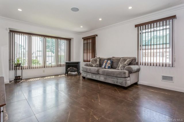 562 Bernice Road, Franklin Square, NY 11010