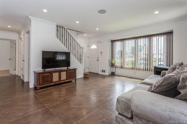 562 Bernice Road, Franklin Square, NY 11010