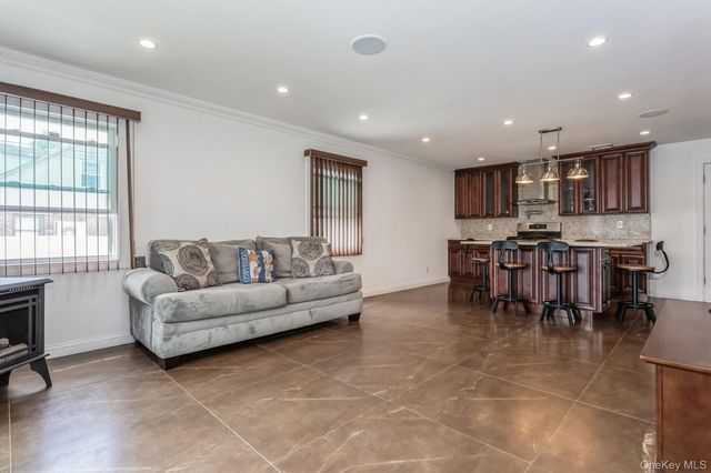 562 Bernice Road, Franklin Square, NY 11010