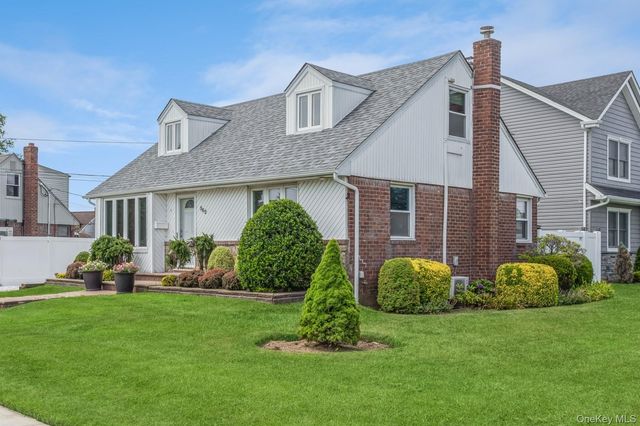 562 Bernice Road, Franklin Square, NY 11010