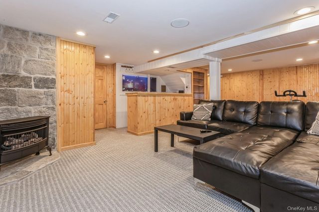 562 Bernice Road, Franklin Square, NY 11010