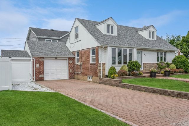 562 Bernice Road, Franklin Square, NY 11010