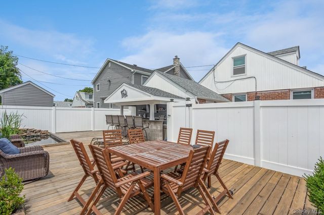 562 Bernice Road, Franklin Square, NY 11010