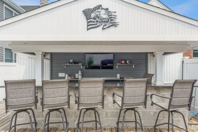 562 Bernice Road, Franklin Square, NY 11010