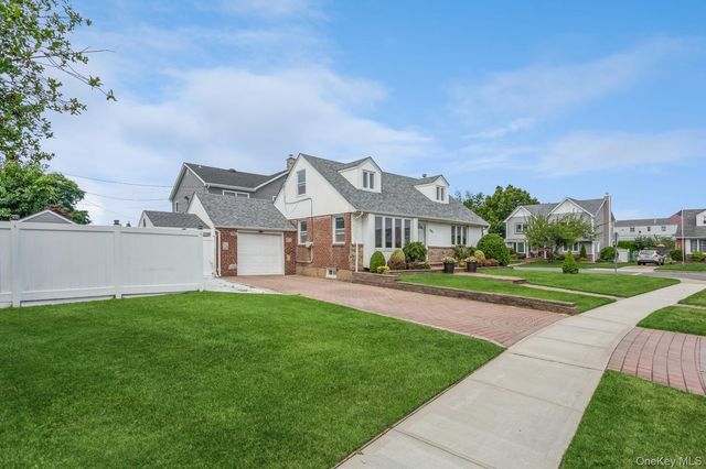 562 Bernice Road, Franklin Square, NY 11010