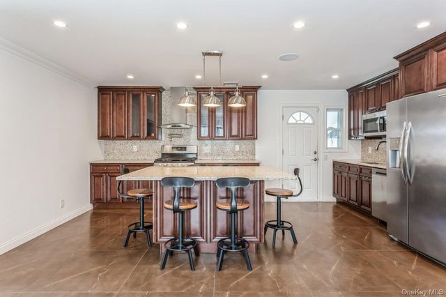 562 Bernice Road, Franklin Square, NY 11010