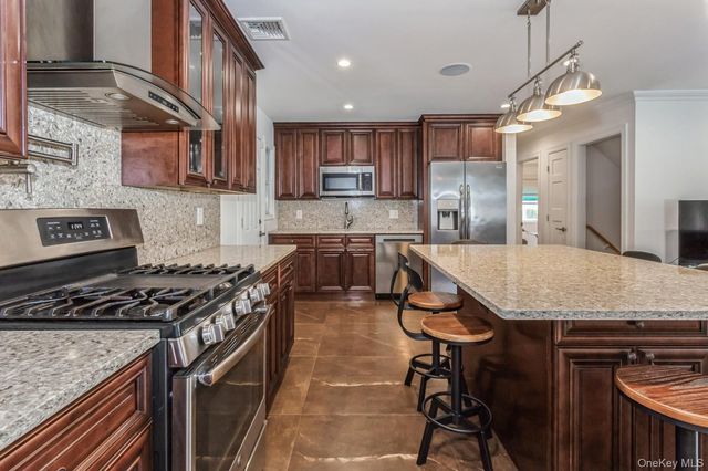 562 Bernice Road, Franklin Square, NY 11010