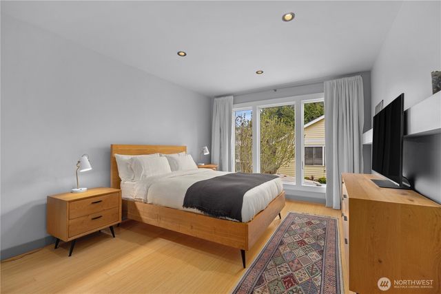 2528 1st Avenue W, Seattle, WA 98119