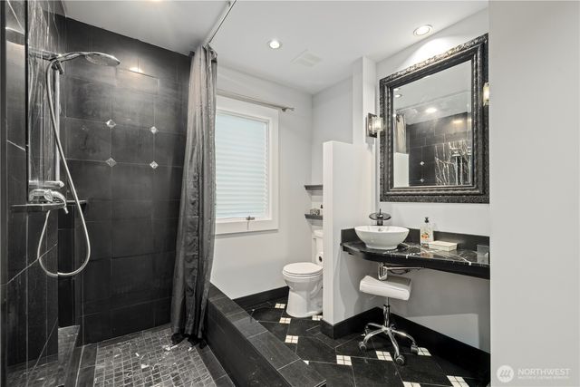 2528 1st Avenue W, Seattle, WA 98119