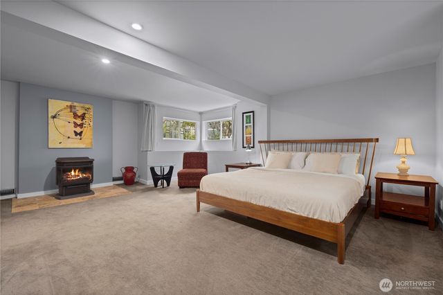 2528 1st Avenue W, Seattle, WA 98119