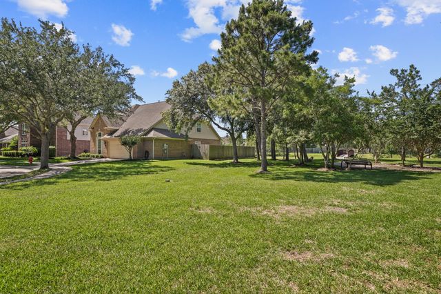 3101 Red Maple Drive, Friendswood, TX 77546