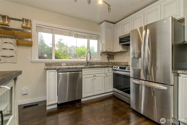 1005 E 57th Street, Tacoma, WA 98404