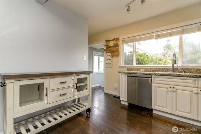 1005 E 57th Street, Tacoma, WA 98404