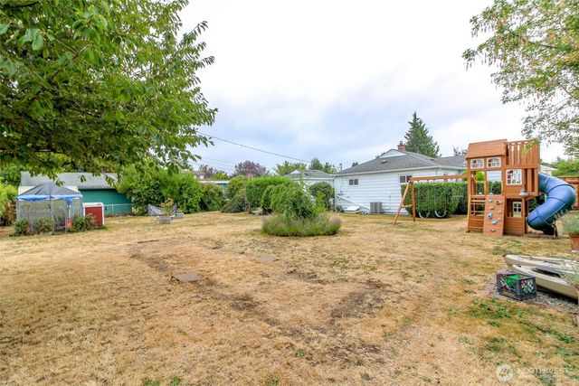 1005 E 57th Street, Tacoma, WA 98404