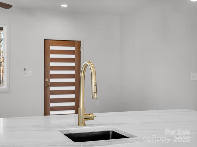 135 Hilltop Street, Morganton, NC 28655