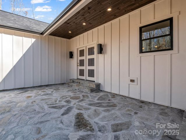 135 Hilltop Street, Morganton, NC 28655