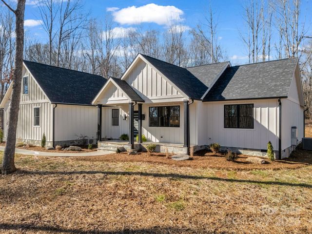 135 Hilltop Street, Morganton, NC 28655