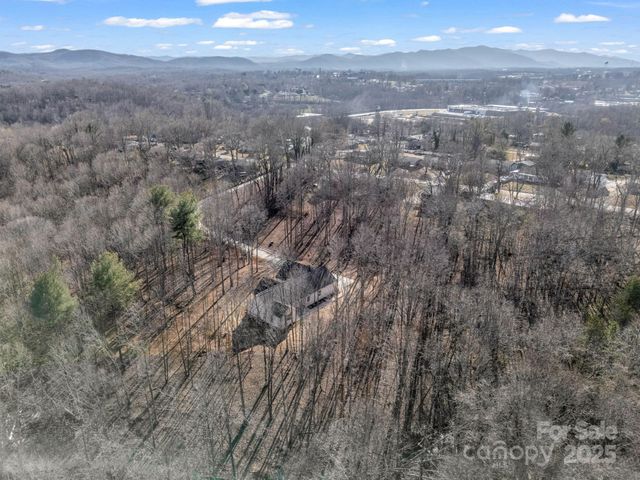 135 Hilltop Street, Morganton, NC 28655
