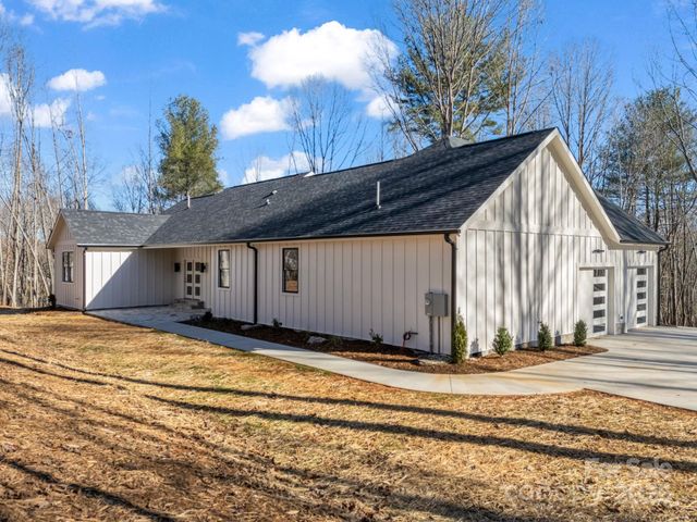 135 Hilltop Street, Morganton, NC 28655