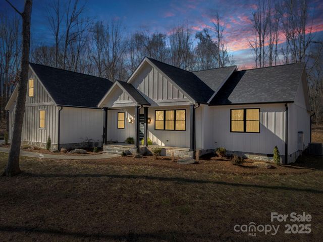 135 Hilltop Street, Morganton, NC 28655