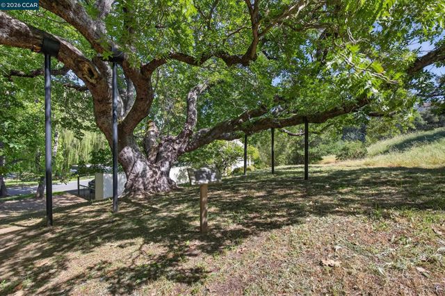 1621 Ptarmigan Dr. 2A, Walnut Creek, CA 94595