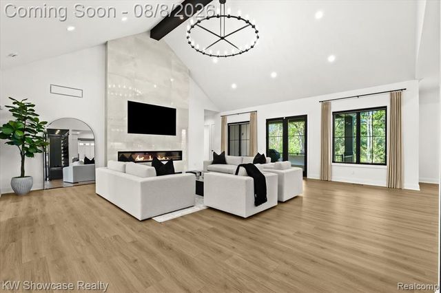910 Hill Hollow Lane, Milford, MI 48381