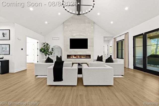 910 Hill Hollow Lane, Milford, MI 48381