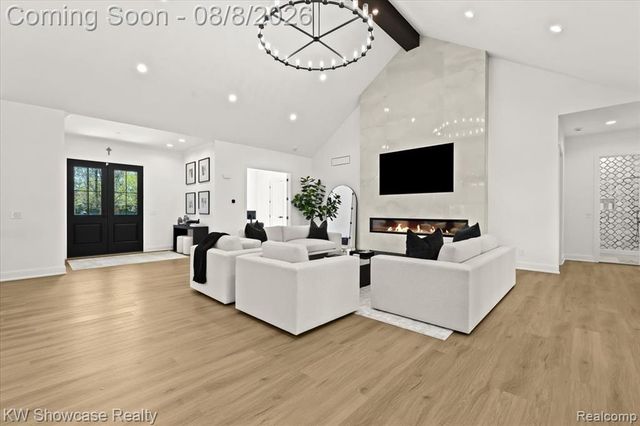 910 Hill Hollow Lane, Milford, MI 48381