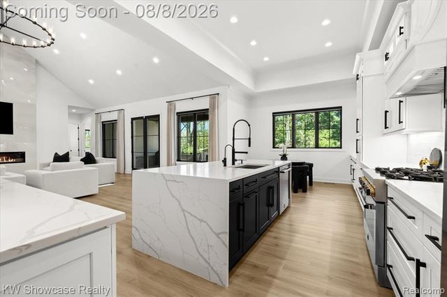 910 Hill Hollow Lane, Milford, MI 48381