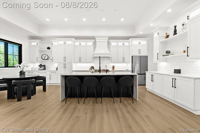 910 Hill Hollow Lane, Milford, MI 48381