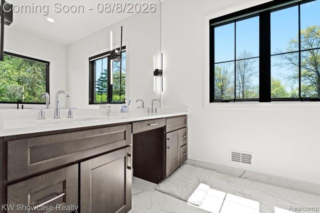 910 Hill Hollow Lane, Milford, MI 48381