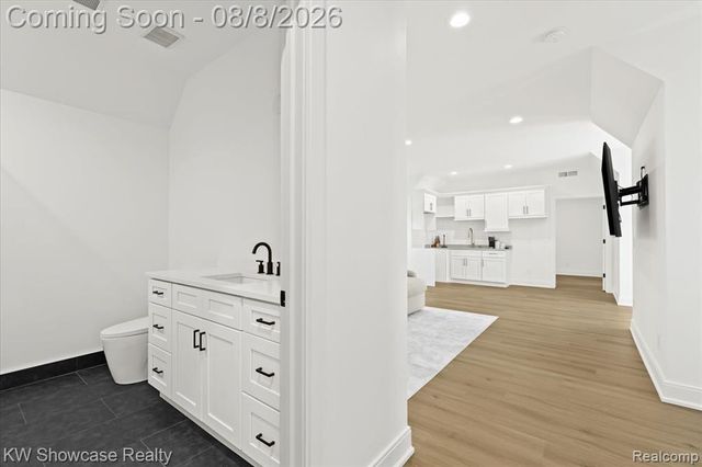 910 Hill Hollow Lane, Milford, MI 48381