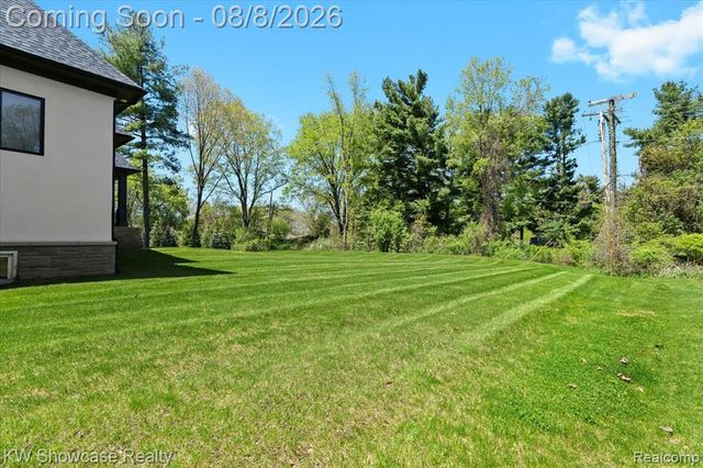 910 Hill Hollow Lane, Milford, MI 48381