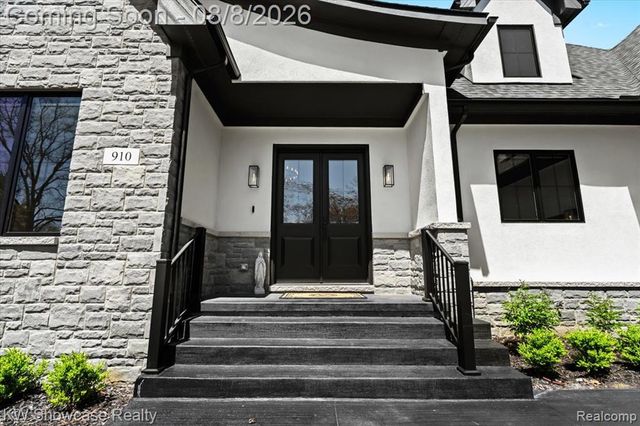 910 Hill Hollow Lane, Milford, MI 48381