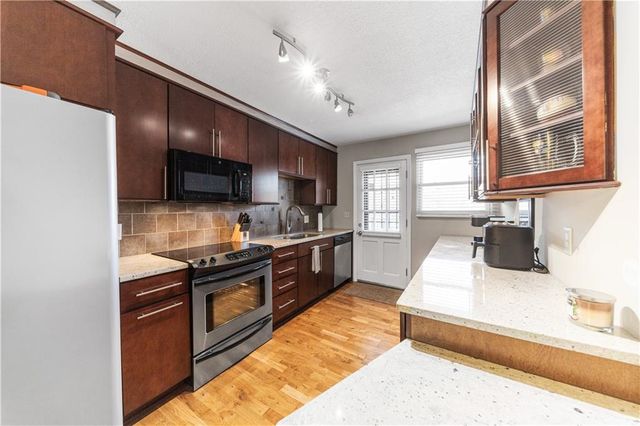 4616 HOLLY Street 3, Kansas City, MO 64112