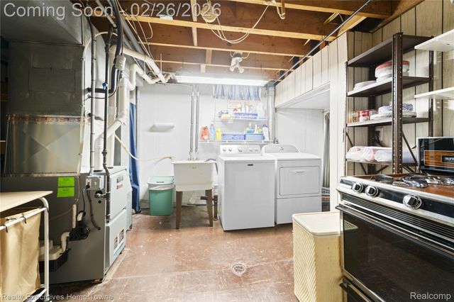 4611 E 13 Mile Road, Warren, MI 48092