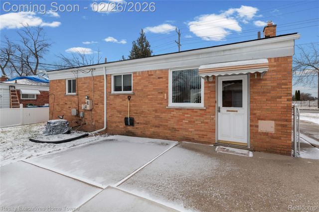 4611 E 13 Mile Road, Warren, MI 48092