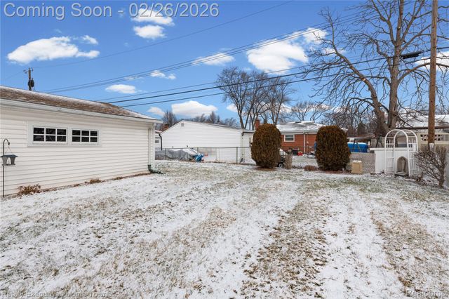 4611 E 13 Mile Road, Warren, MI 48092