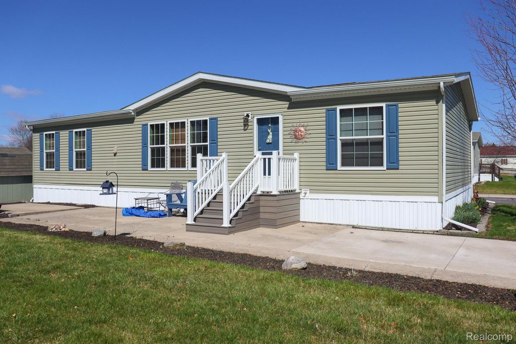 501 Kinloch, Monroe, MI 48182