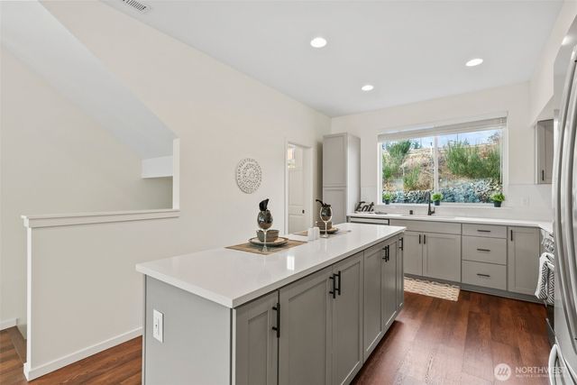 10049 Kings Landing Avenue NW, Bremerton, WA 98311