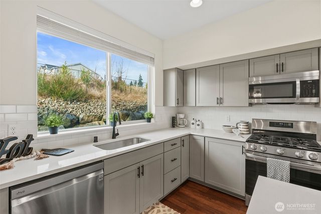 10049 Kings Landing Avenue NW, Bremerton, WA 98311