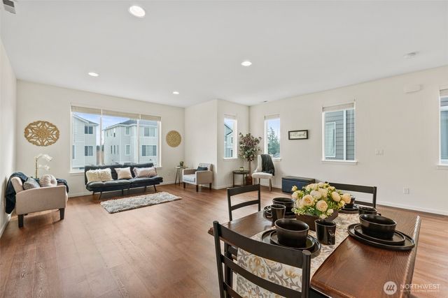10049 Kings Landing Avenue NW, Bremerton, WA 98311
