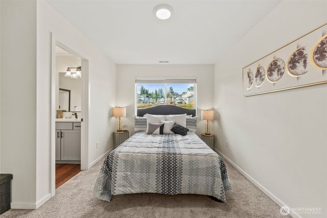 10049 Kings Landing Avenue NW, Bremerton, WA 98311