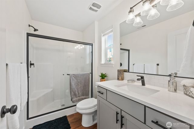 10049 Kings Landing Avenue NW, Bremerton, WA 98311