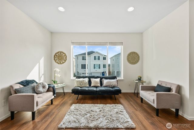 10049 Kings Landing Avenue NW, Bremerton, WA 98311