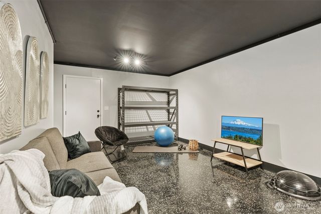 10049 Kings Landing Avenue NW, Bremerton, WA 98311