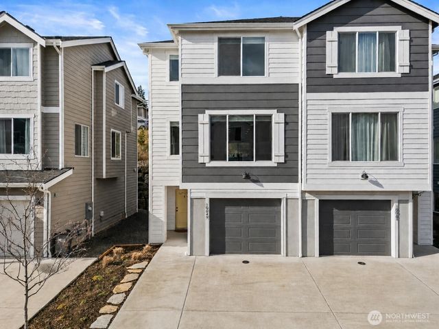 10049 Kings Landing Avenue NW, Bremerton, WA 98311