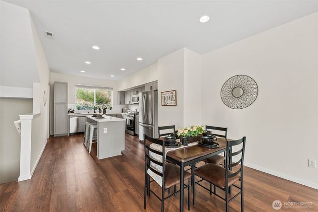 10049 Kings Landing Avenue NW, Bremerton, WA 98311