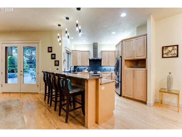 3409 LAKESIDE Dr, Eugene, OR 97401