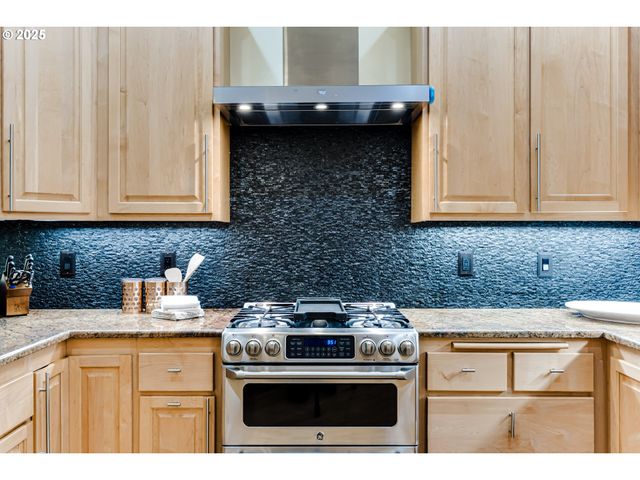 3409 LAKESIDE Dr, Eugene, OR 97401